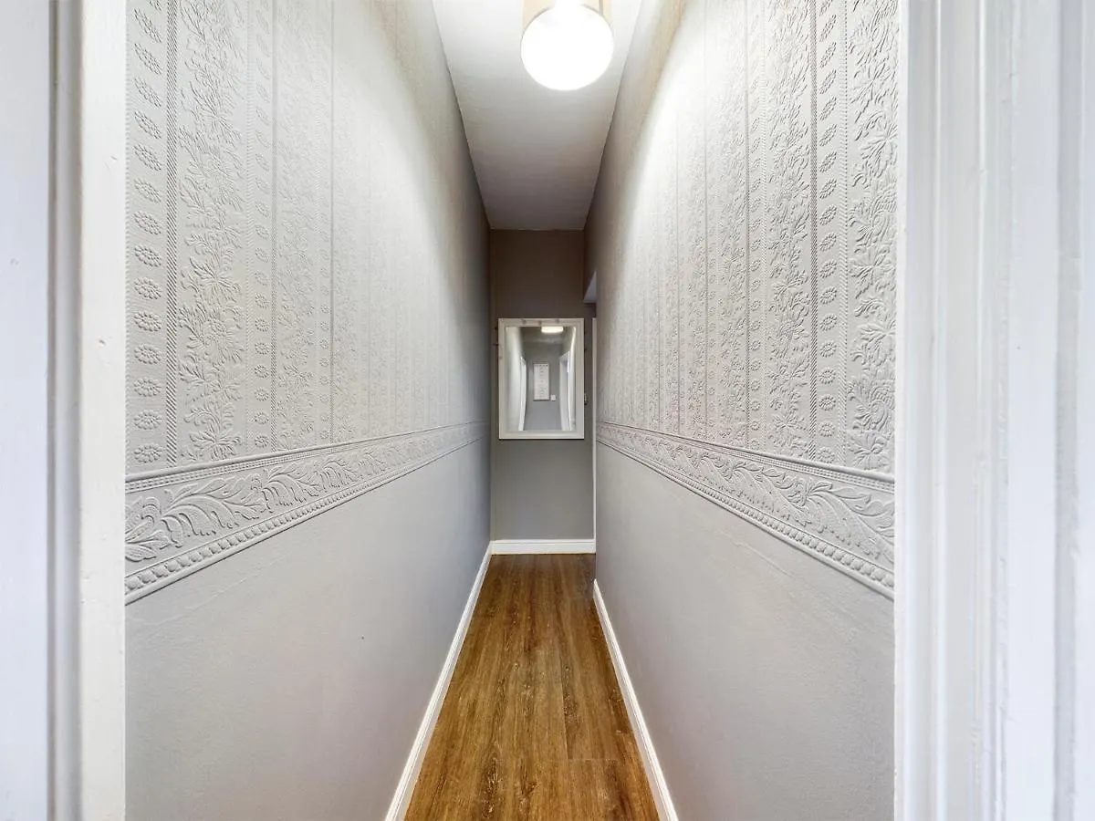 Cheerful 3 Bedroom Home With Free Parking And Wifi Chester Apartment