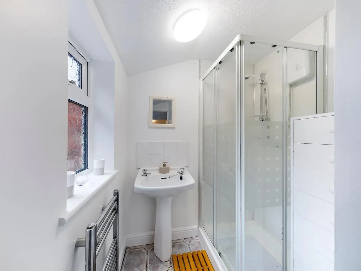 Cheerful 3 Bedroom Home With Free Parking And Wifi Chester 0*,