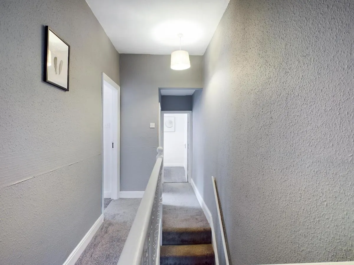 Apartment Cheerful 3 Bedroom Home With Free Parking And Wifi Chester